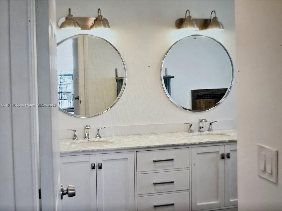 For Sale: $799,000 (3 beds, 2 baths, 1710 Square Feet)