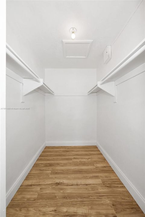 Active With Contract: $675,000 (5 beds, 3 baths, 2116 Square Feet)