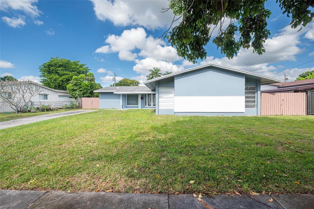 Active With Contract: $675,000 (5 beds, 3 baths, 2116 Square Feet)