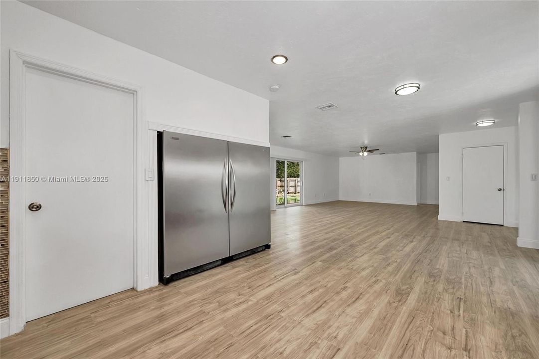 Active With Contract: $675,000 (5 beds, 3 baths, 2116 Square Feet)