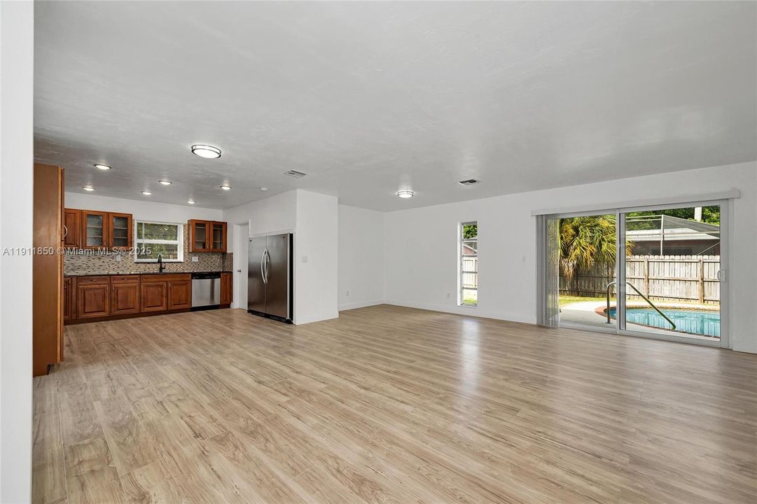 Active With Contract: $675,000 (5 beds, 3 baths, 2116 Square Feet)