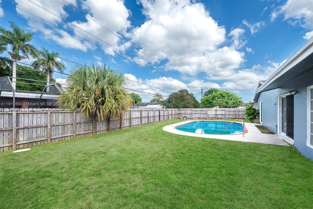 Active With Contract: $675,000 (5 beds, 3 baths, 2116 Square Feet)