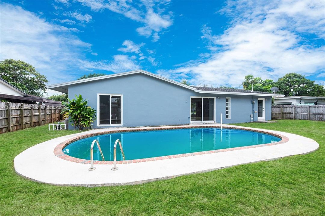 Active With Contract: $675,000 (5 beds, 3 baths, 2116 Square Feet)