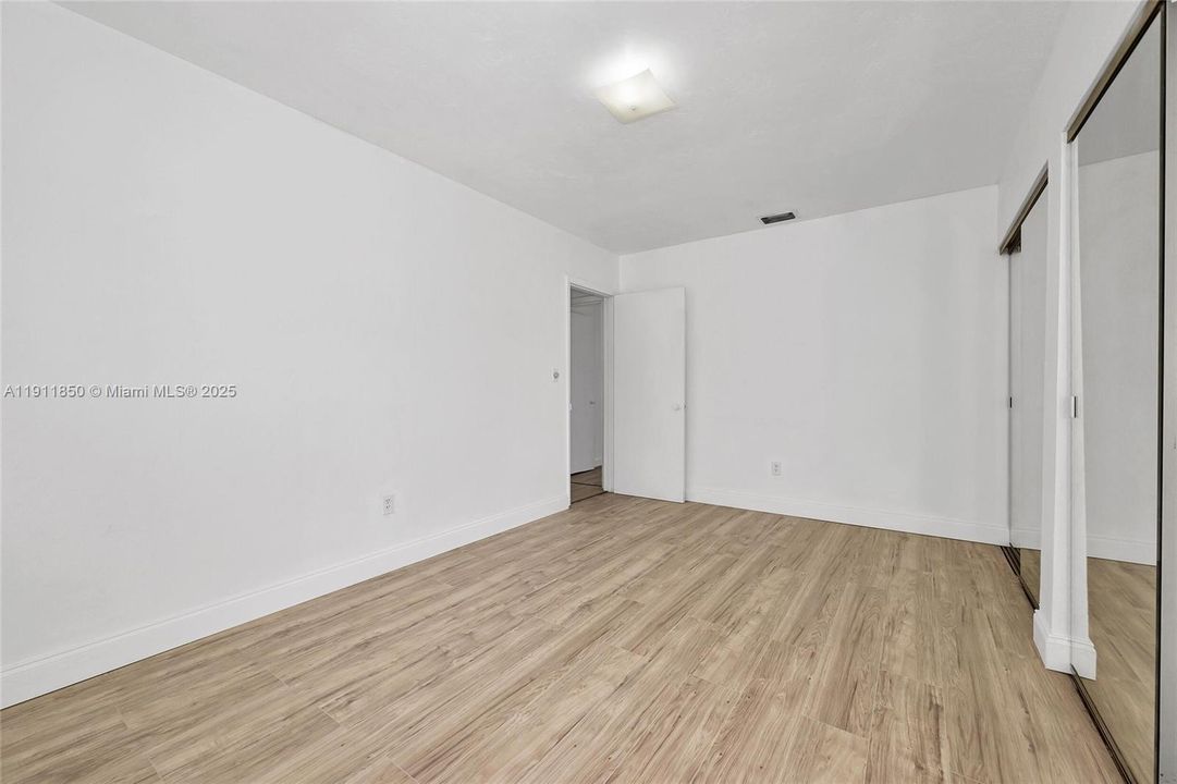 Active With Contract: $675,000 (5 beds, 3 baths, 2116 Square Feet)