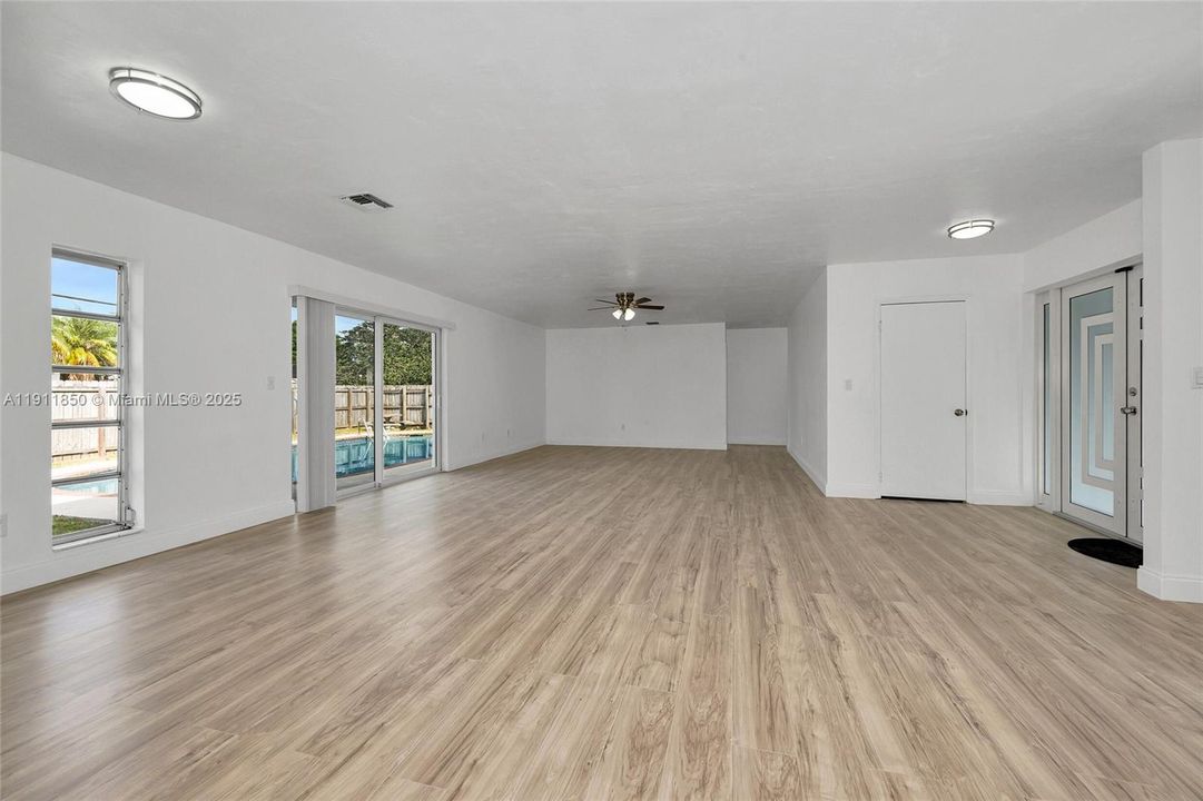 Active With Contract: $675,000 (5 beds, 3 baths, 2116 Square Feet)