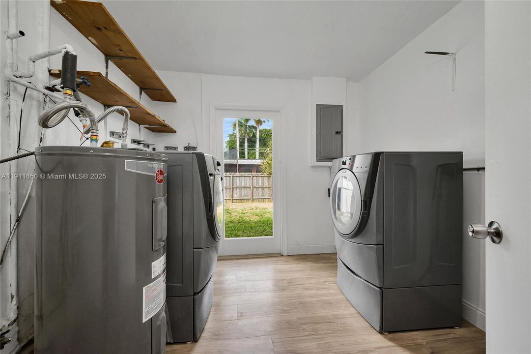 Active With Contract: $675,000 (5 beds, 3 baths, 2116 Square Feet)