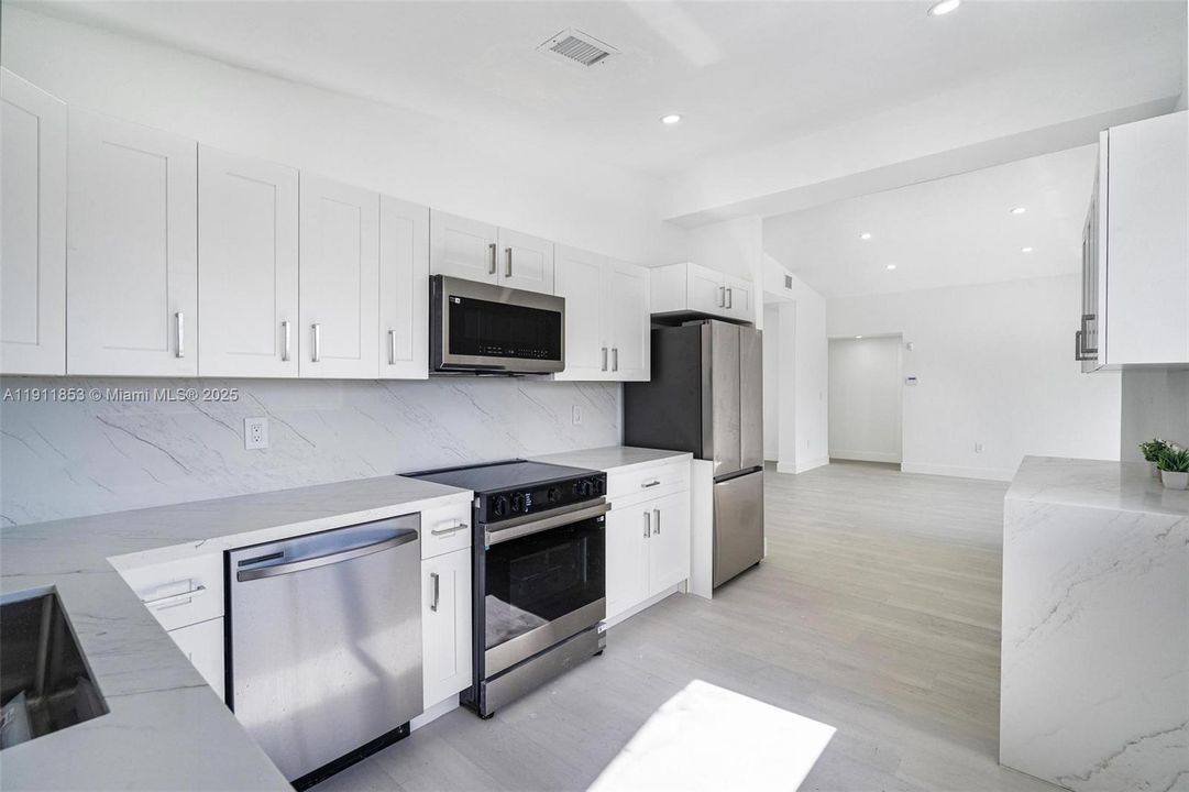 待售: $670,000 (3 贝兹, 2 浴室, 1576 平方英尺)