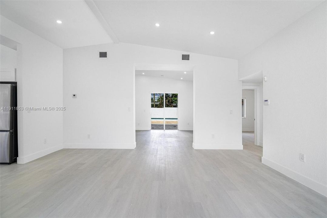 待售: $670,000 (3 贝兹, 2 浴室, 1576 平方英尺)