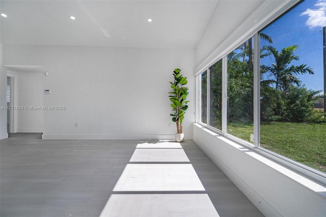 待售: $670,000 (3 贝兹, 2 浴室, 1576 平方英尺)