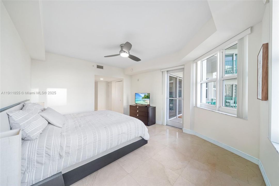 For Sale: $545,000 (2 beds, 2 baths, 1320 Square Feet)
