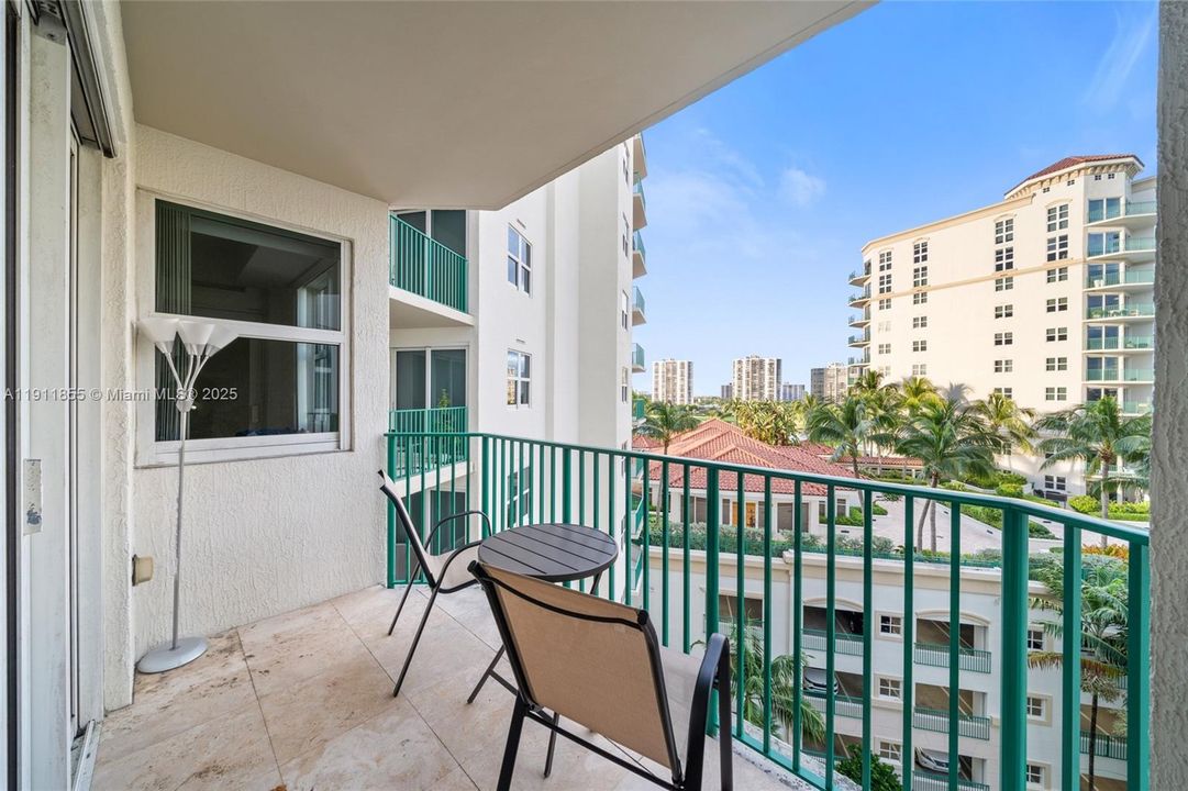 For Sale: $545,000 (2 beds, 2 baths, 1320 Square Feet)