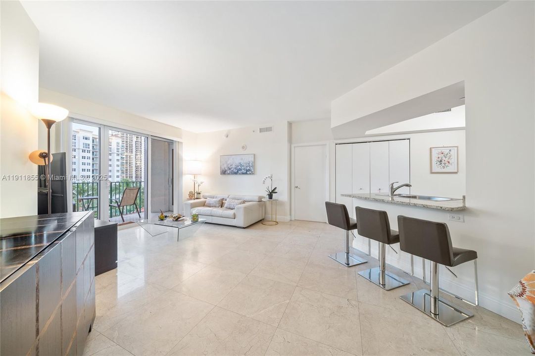 For Sale: $545,000 (2 beds, 2 baths, 1320 Square Feet)