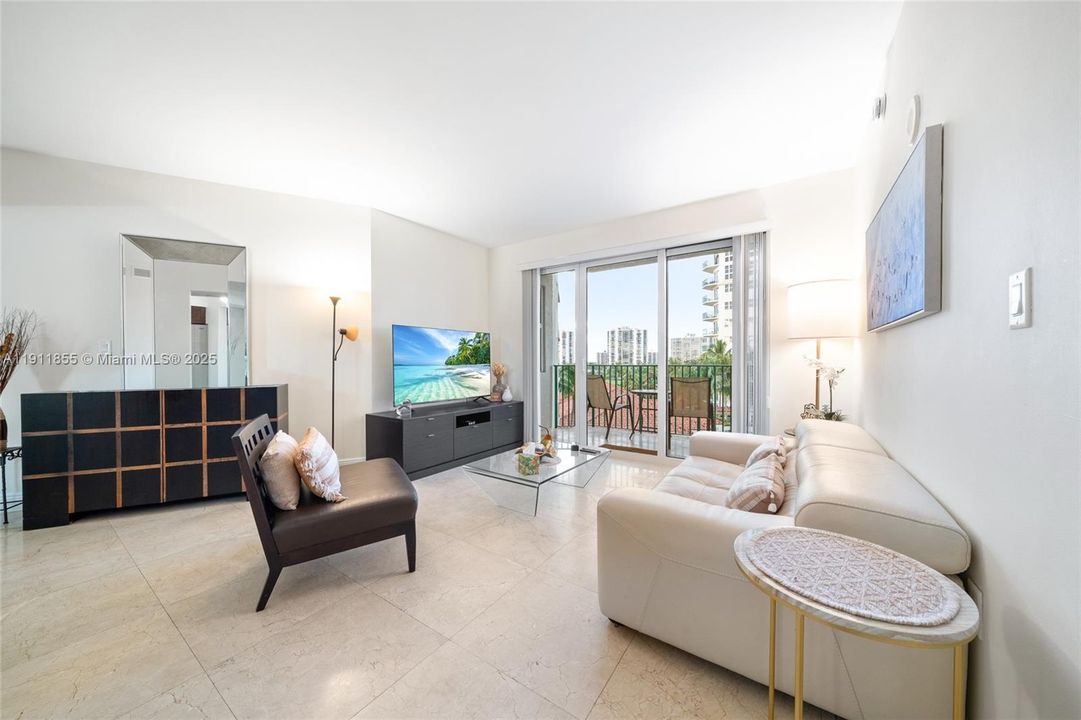 For Sale: $545,000 (2 beds, 2 baths, 1320 Square Feet)
