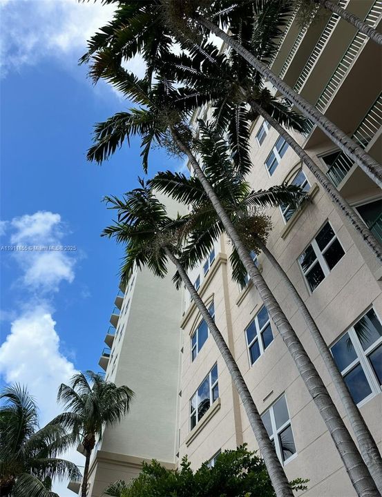 For Sale: $545,000 (2 beds, 2 baths, 1320 Square Feet)