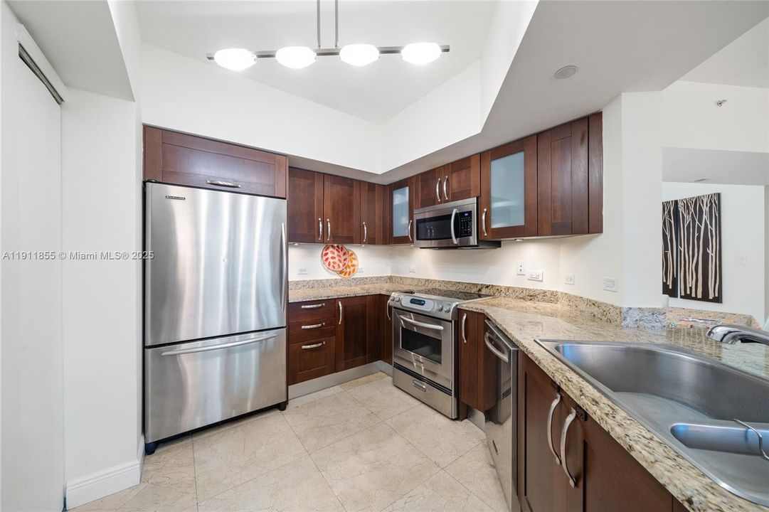 For Sale: $545,000 (2 beds, 2 baths, 1320 Square Feet)