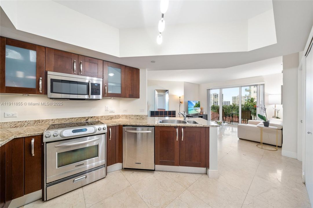 For Sale: $545,000 (2 beds, 2 baths, 1320 Square Feet)