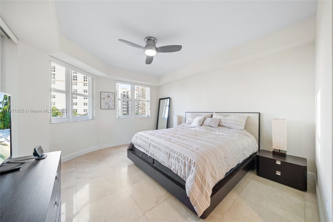 For Sale: $545,000 (2 beds, 2 baths, 1320 Square Feet)