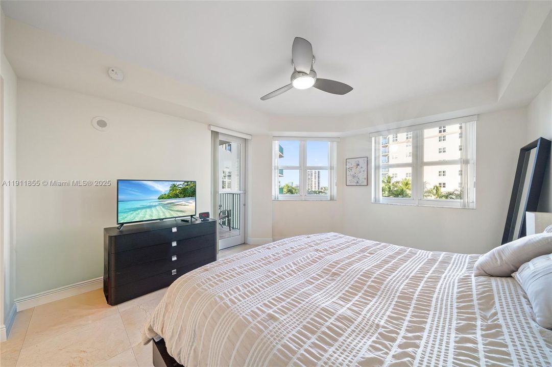 For Sale: $545,000 (2 beds, 2 baths, 1320 Square Feet)