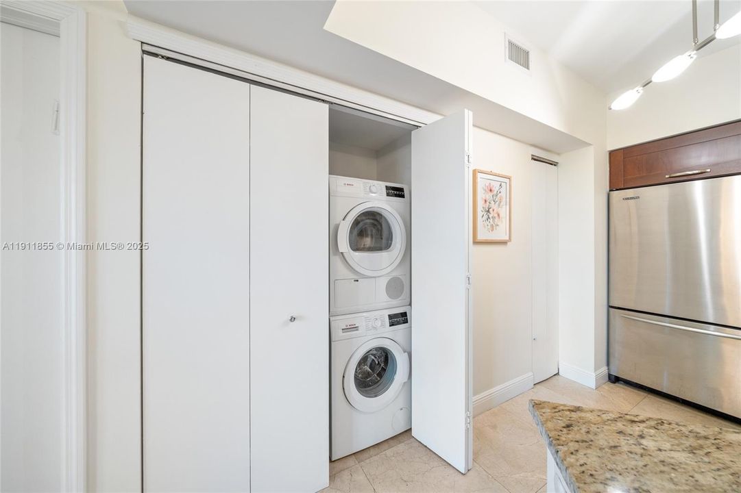 For Sale: $545,000 (2 beds, 2 baths, 1320 Square Feet)