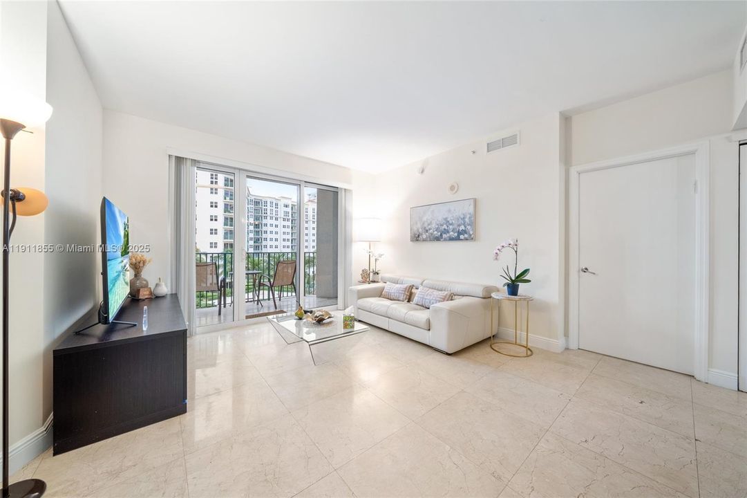 For Sale: $545,000 (2 beds, 2 baths, 1320 Square Feet)