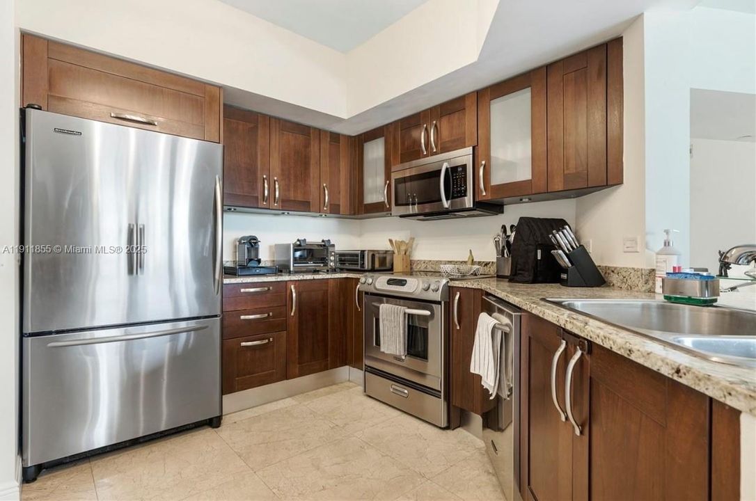 For Sale: $545,000 (2 beds, 2 baths, 1320 Square Feet)