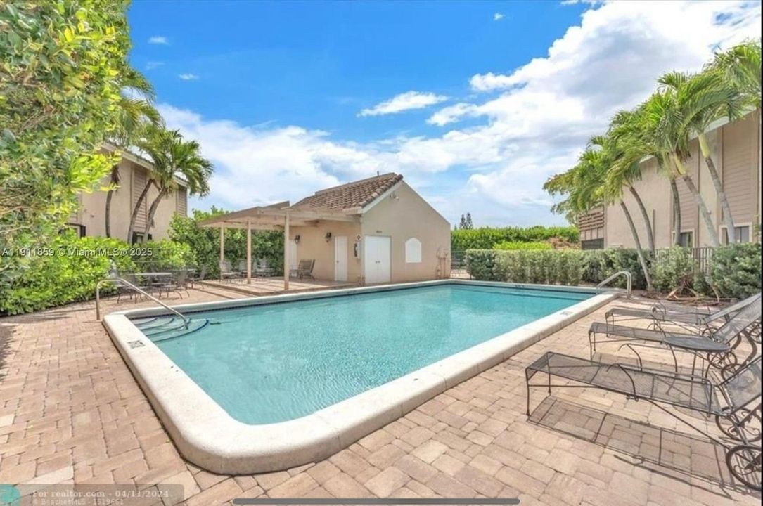 For Rent: $3,600 (4 beds, 3 baths, 1690 Square Feet)