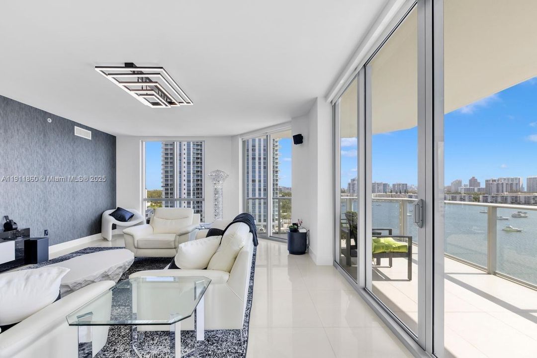 На продажу: $1,995,000 (3 спален, 3 ванн, 2225 Квадратных фут)