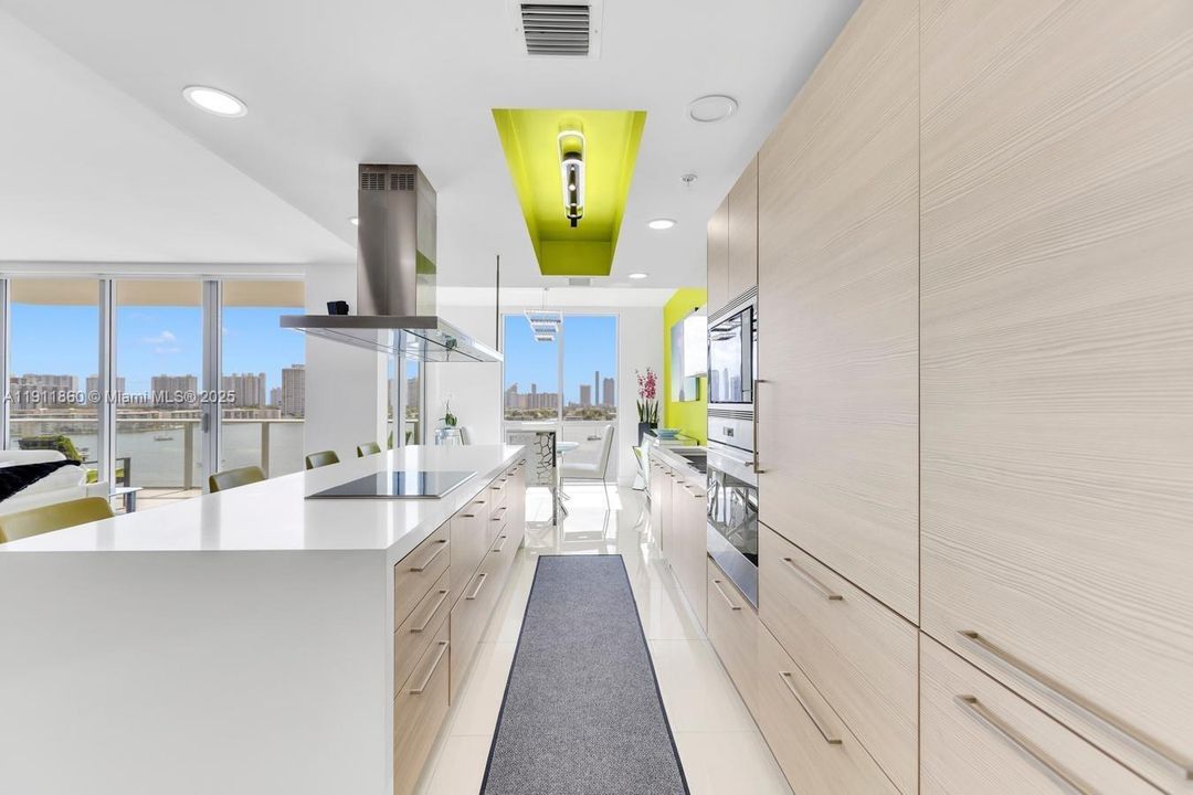 На продажу: $1,995,000 (3 спален, 3 ванн, 2225 Квадратных фут)