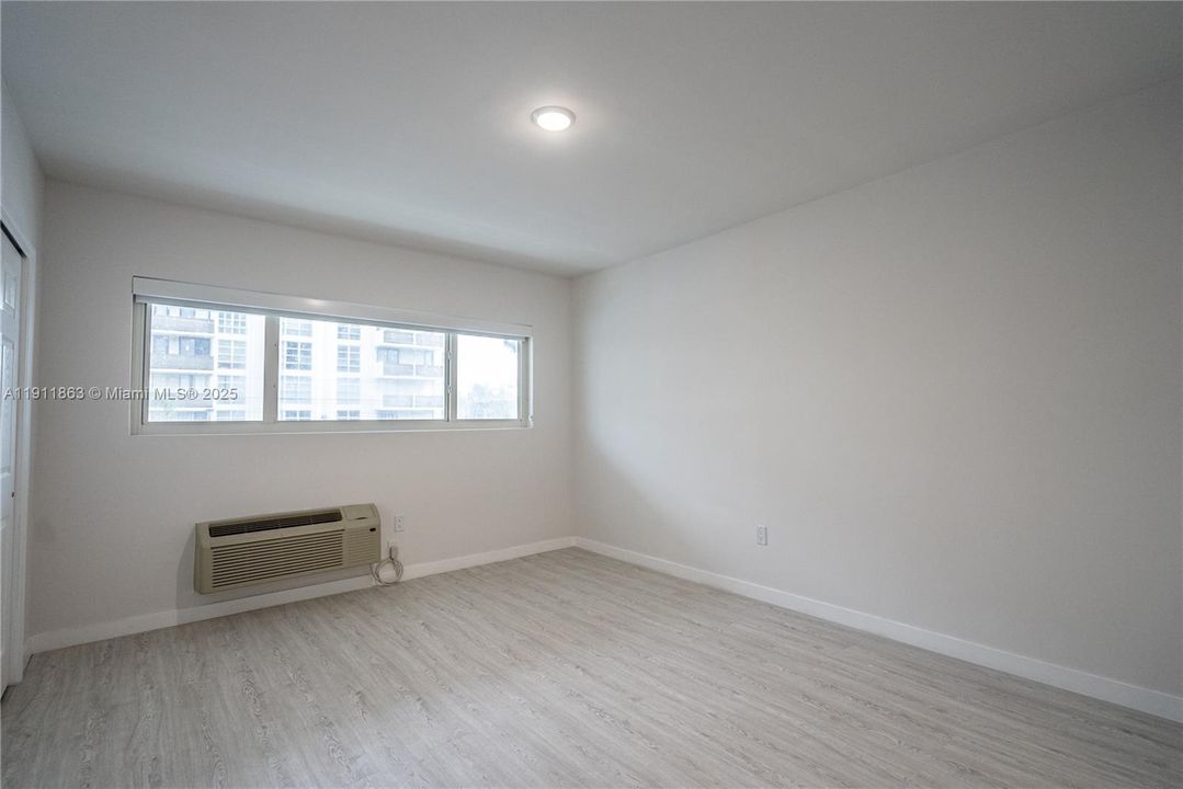 Active With Contract: $2,050 (1 beds, 1 baths, 800 Square Feet)