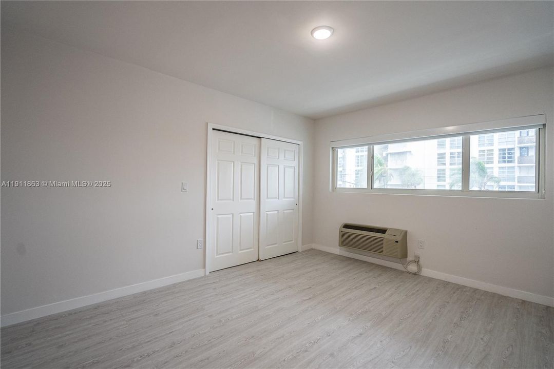 Active With Contract: $2,050 (1 beds, 1 baths, 800 Square Feet)