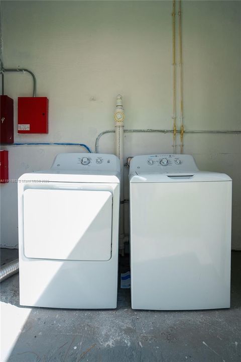 Active With Contract: $2,050 (1 beds, 1 baths, 800 Square Feet)