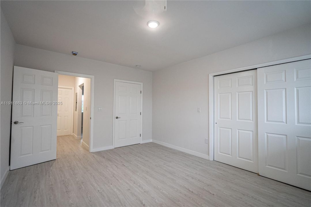 Active With Contract: $2,050 (1 beds, 1 baths, 800 Square Feet)