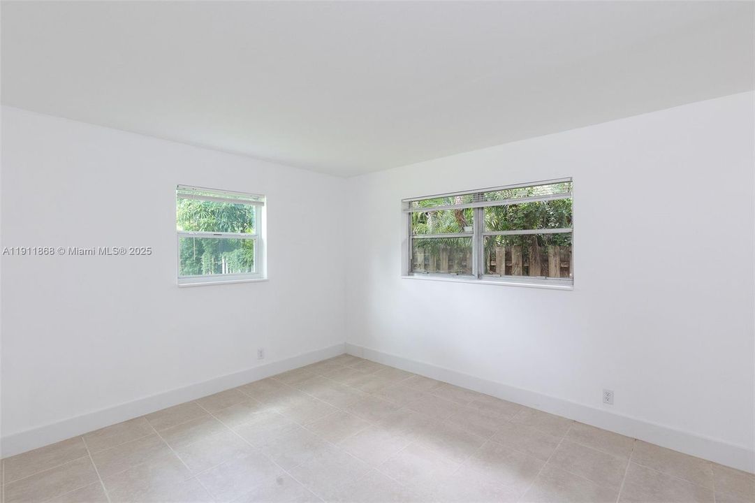 Active With Contract: $2,300 (2 beds, 1 baths, 957 Square Feet)