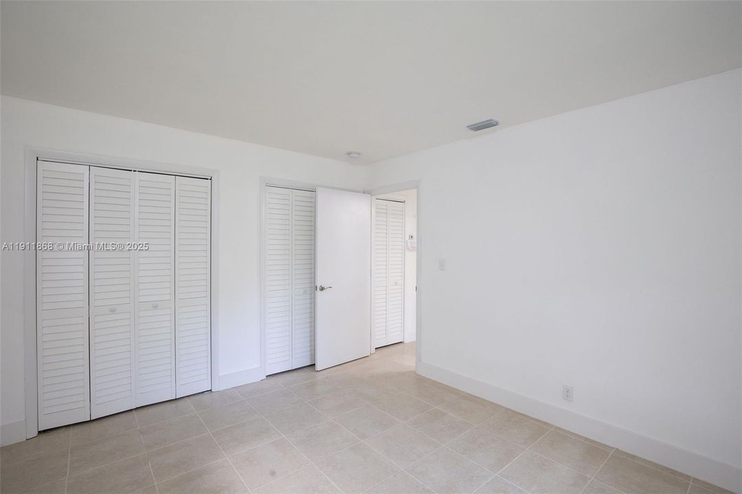 Active With Contract: $2,300 (2 beds, 1 baths, 957 Square Feet)