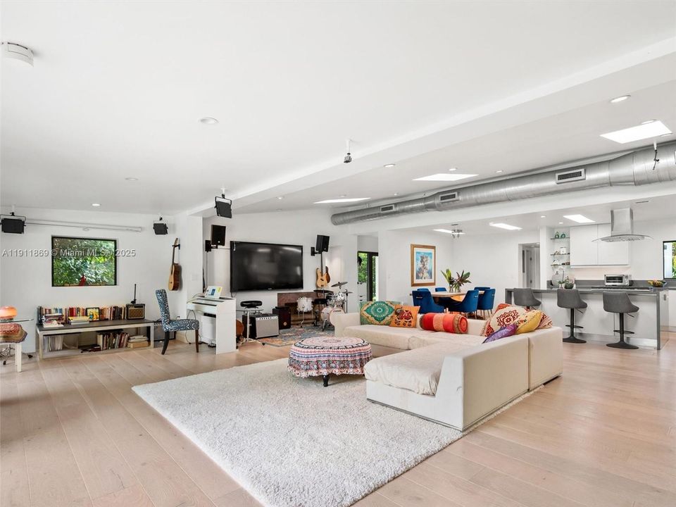 En Venta: $1,995,000 (3 camas, 3 baños, 1950 Pies cuadrados)