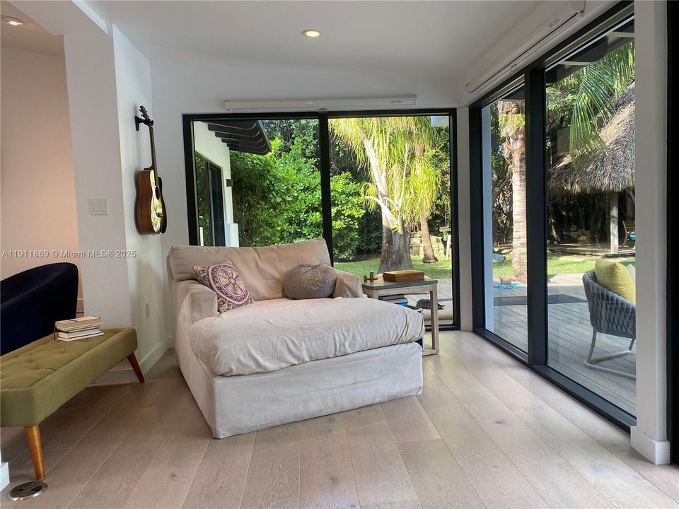 En Venta: $1,995,000 (3 camas, 3 baños, 1950 Pies cuadrados)