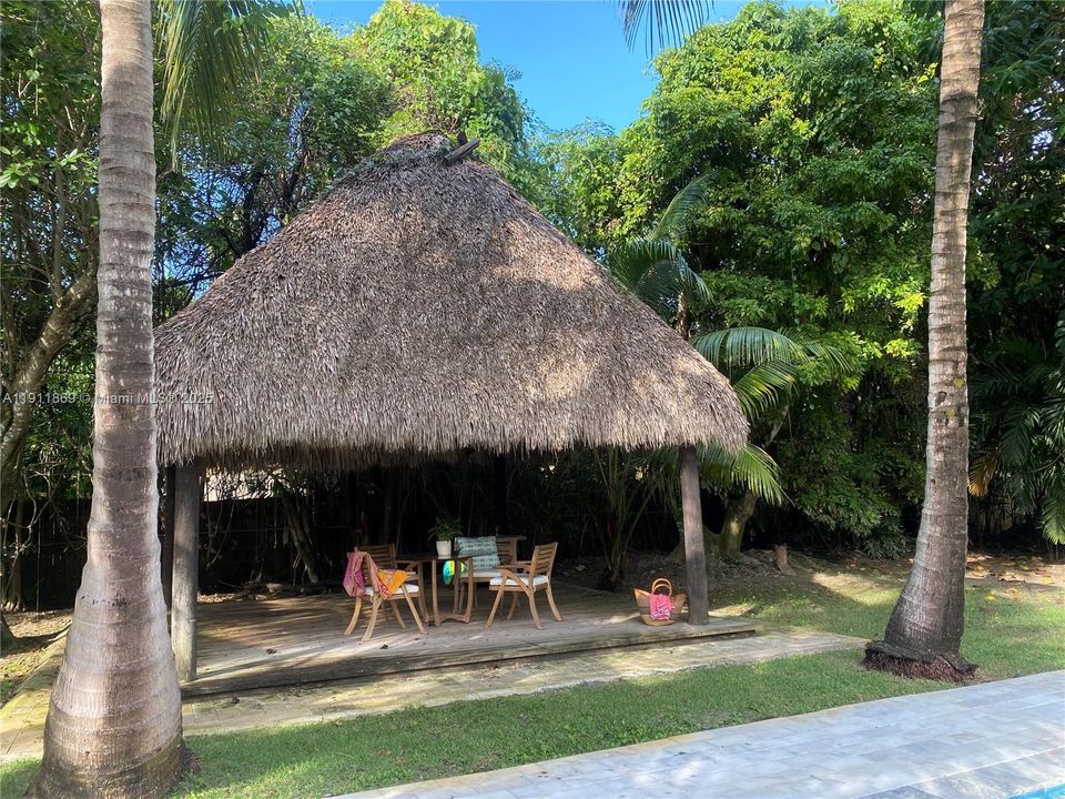 En Venta: $1,995,000 (3 camas, 3 baños, 1950 Pies cuadrados)