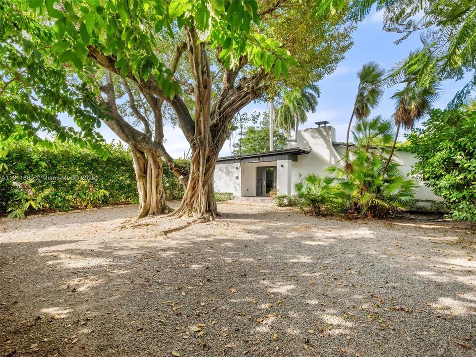 En Venta: $1,995,000 (3 camas, 3 baños, 1950 Pies cuadrados)