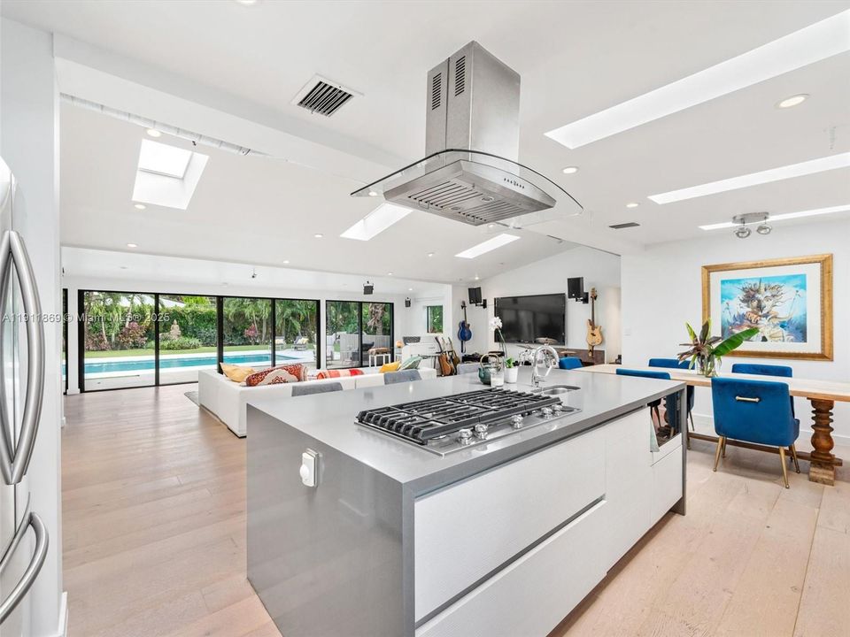 En Venta: $1,995,000 (3 camas, 3 baños, 1950 Pies cuadrados)