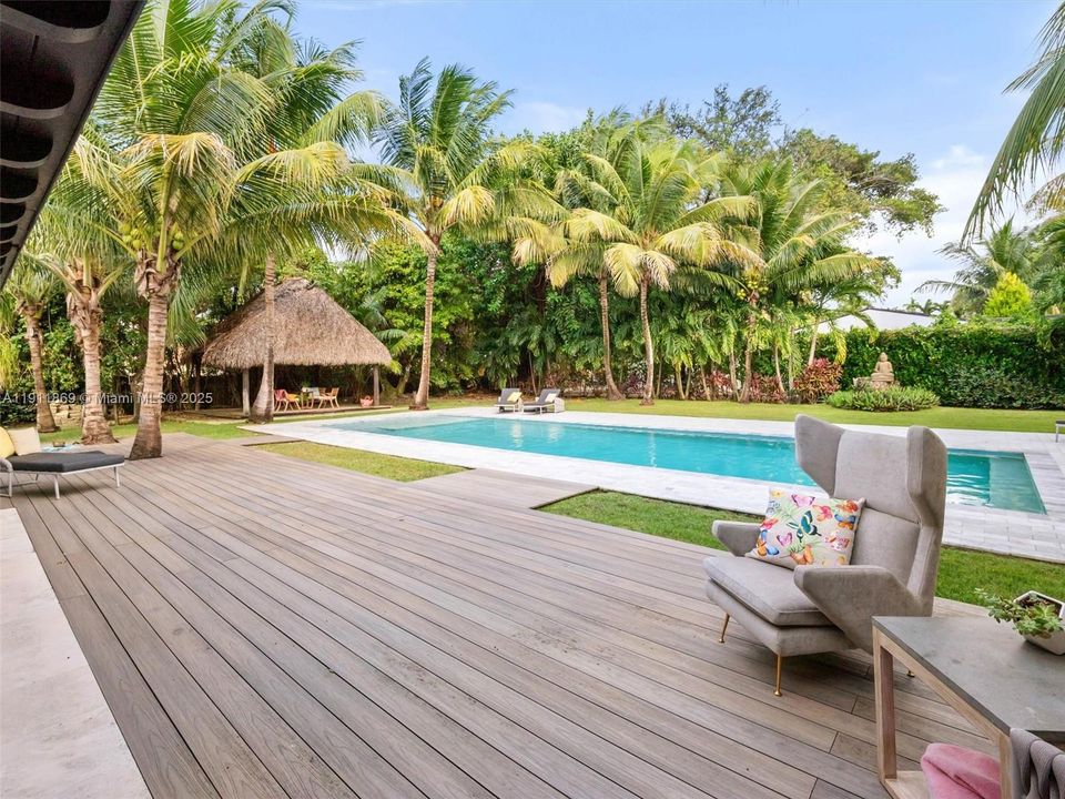 En Venta: $1,995,000 (3 camas, 3 baños, 1950 Pies cuadrados)