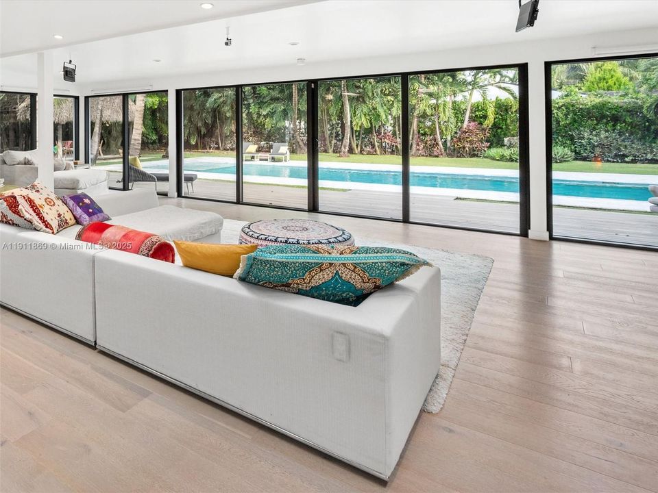 En Venta: $1,995,000 (3 camas, 3 baños, 1950 Pies cuadrados)