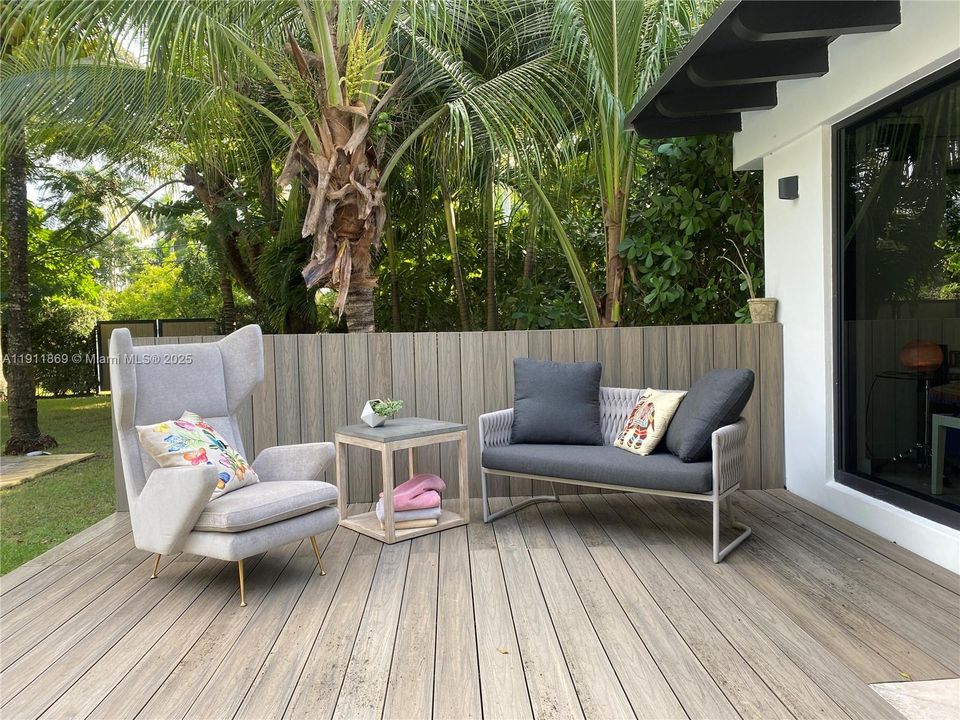 En Venta: $1,995,000 (3 camas, 3 baños, 1950 Pies cuadrados)