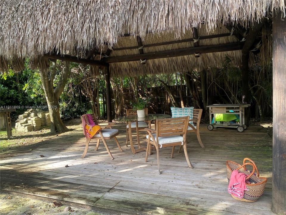 En Venta: $1,995,000 (3 camas, 3 baños, 1950 Pies cuadrados)