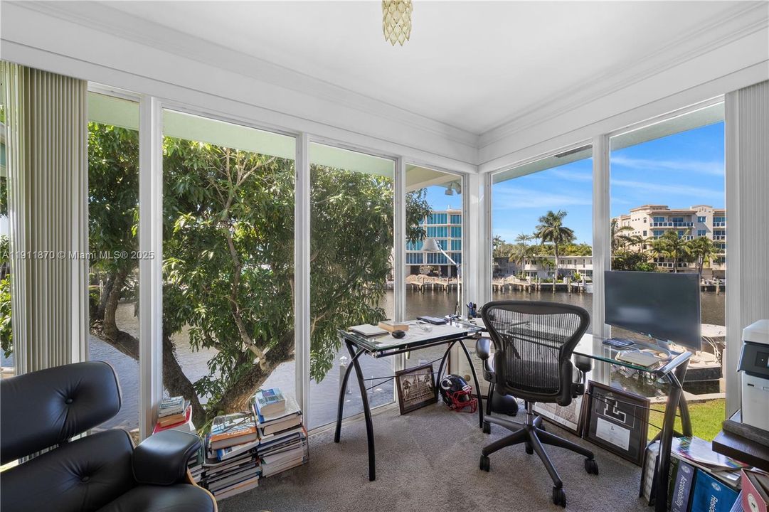 For Sale: $248,000 (1 beds, 1 baths, 760 Square Feet)