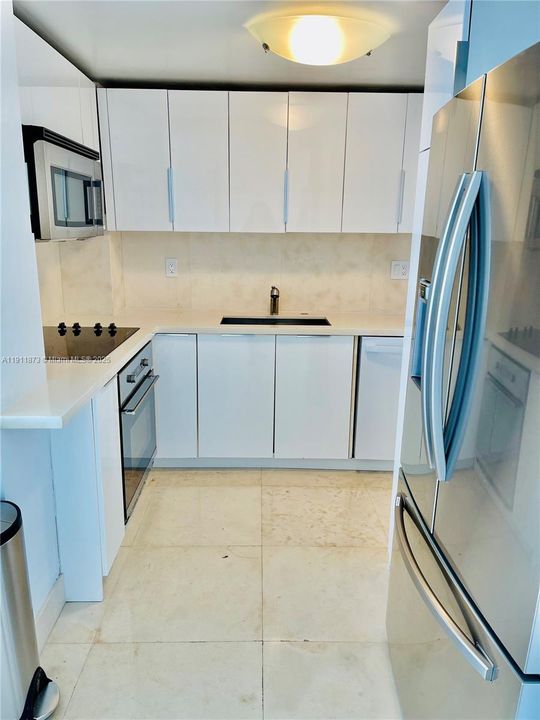 Под контрактом: $7,500 (2 спален, 2 ванн, 1403 Квадратных фут)