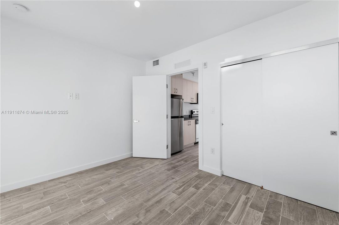 For Sale: $249,000 (1 beds, 1 baths, 422 Square Feet)