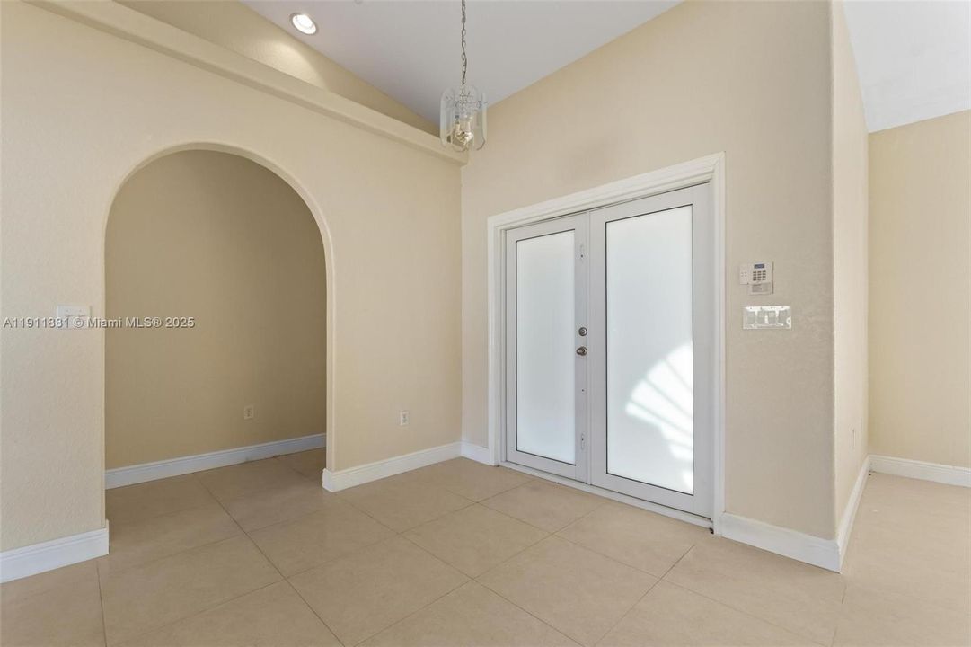 For Sale: $715,000 (3 beds, 2 baths, 1623 Square Feet)