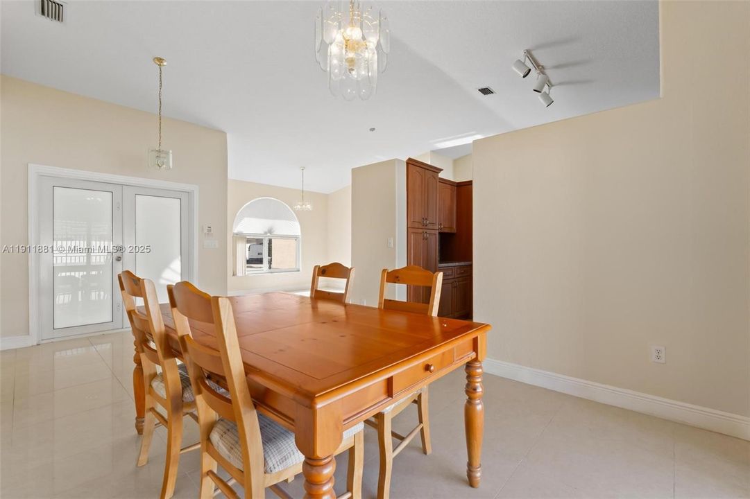 For Sale: $715,000 (3 beds, 2 baths, 1623 Square Feet)