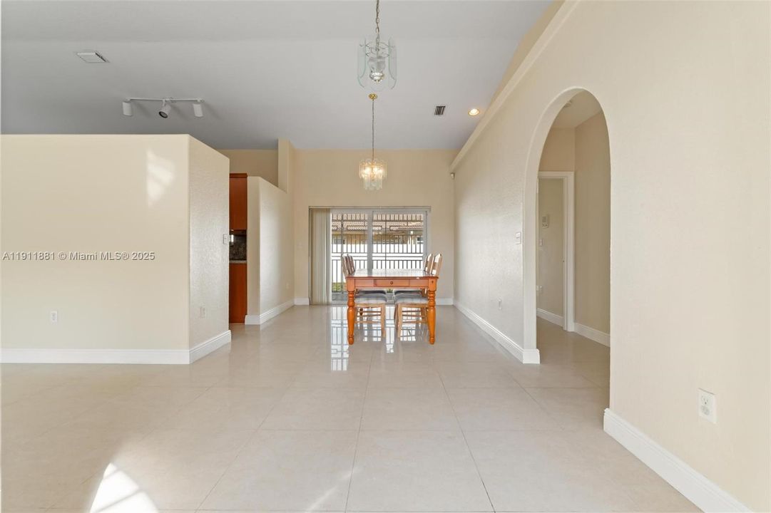 For Sale: $715,000 (3 beds, 2 baths, 1623 Square Feet)