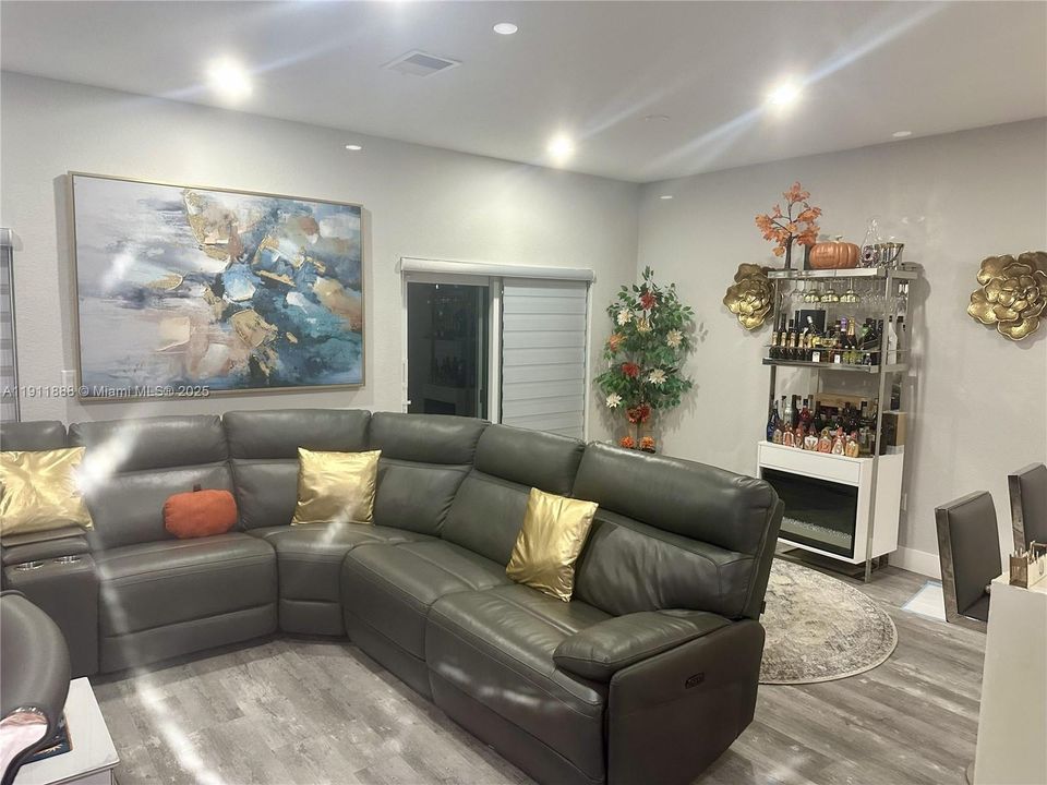 В аренду: $3,200 (3 спален, 2 ванн, 1601 Квадратных фут)